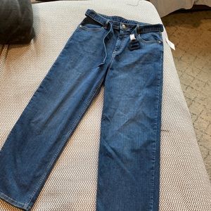 Time & Tru 🖤NWT~ wide leg, belted jeans 🖤
